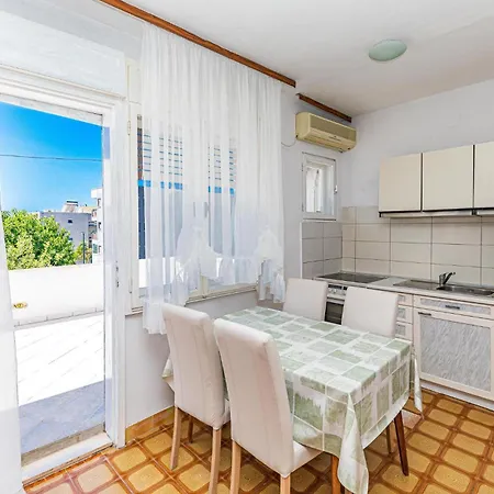2 Bedroom Lovely In Trogir