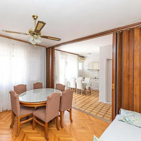 Apartmán 2 Bedroom Lovely In *