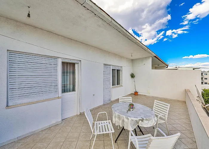 2 Bedroom Lovely In