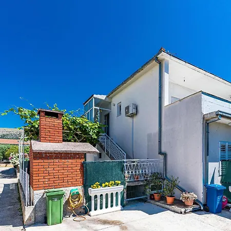 2 Bedroom Lovely In Апартаменты